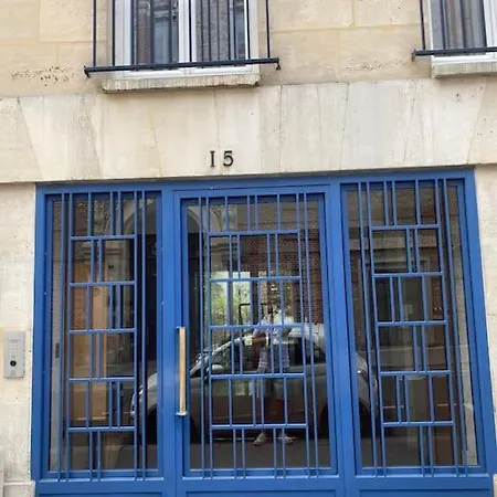 A Deux Pas Du Pantheon Avec Balcon *